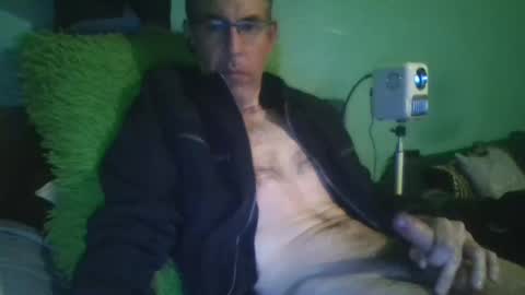 reyes_albert2006 online show from 12.21.25