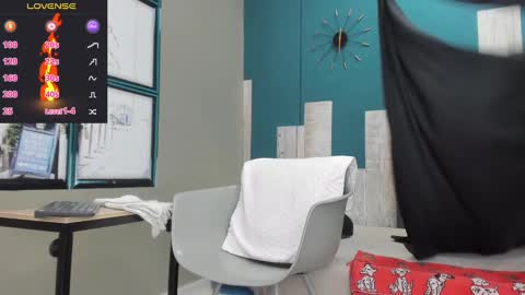 Snapshot of rhaegal_hot chatting on 12.12.24 Rhaegal online show from 12.12.24