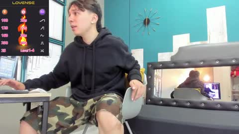 Snapshot of rhaegal_hot chatting on 12.19.24 Rhaegal online show from 12.19.24