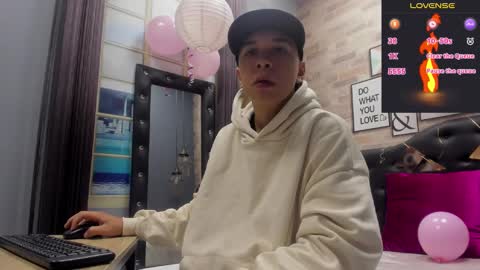 Snapshot of rhaegal_hot chatting on 02.08.25 Rhaegal online show from 02.08.25