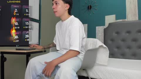 Snapshot of rhaegal_hot chatting on 03.05.25 Rhaegal online show from 03.05.25