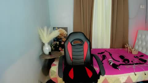 Snapshot of rhea_xoxo chatting on 06.25.26 rhea online show from 06.25.26