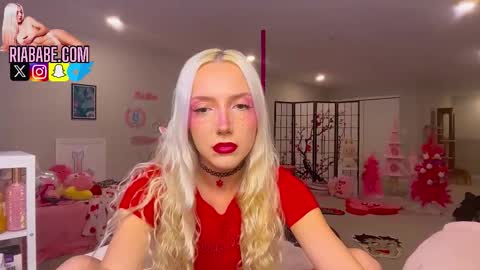 Snapshot of riababe chatting on 12.23.25 ria online show from 12.23.25