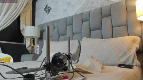 Riana online show from 02.21.25