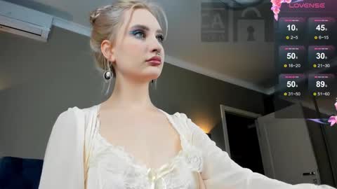 Snapshot of riawoods chatting on 11.10.25 Ria Woods online show from 11.10.25