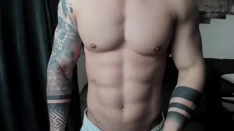 Snapshot of richarddarell chatting on 02.08.26 RichardDarell online show from 02.08.26