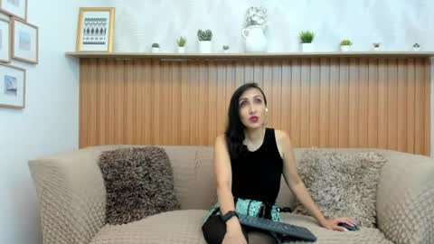 Snapshot of riley_reid_milf chatting on 06.25.26 Oriana online show from 06.25.26