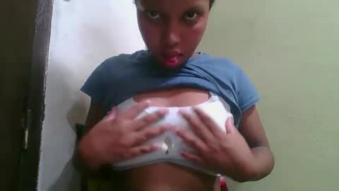 Snapshot of rinah654271 chatting on 05.28.26 rinah654271 online show from 05.28.26