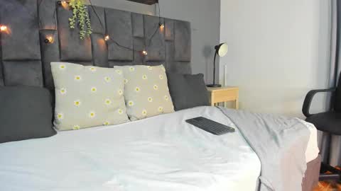 RIRI  online show from 11.15.25