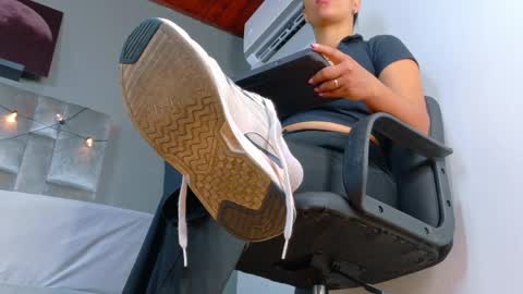 RIRI  online show from 04.02.26