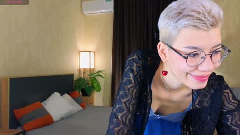 Agnes online show from 12.08.24