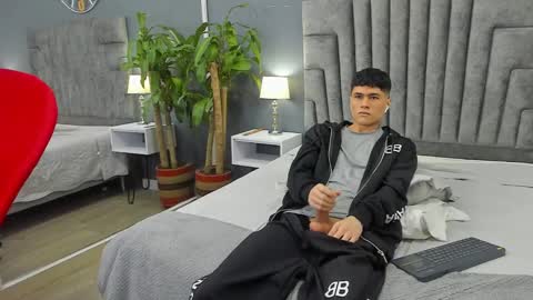 Roan Birkin online show from 02.08.25