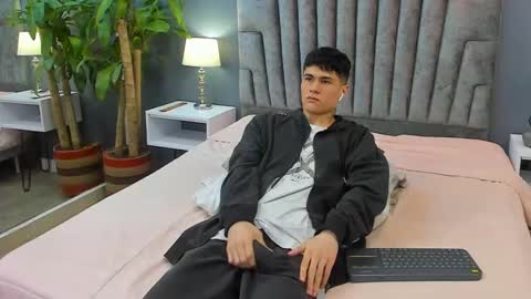 Roan Birkin online show from 02.13.25