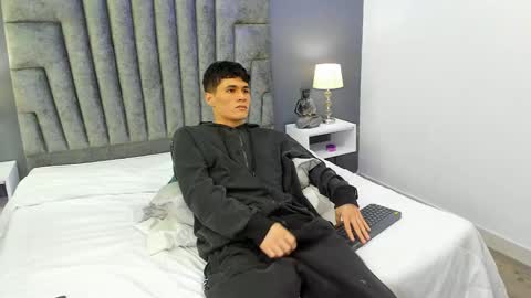 Roan Birkin online show from 02.20.25