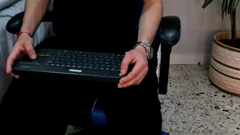 Snapshot of roan_birkin chatting on 06.28.26 Roan Birkin online show from 06.28.26