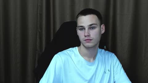 robert10211 online show from 09.12.25