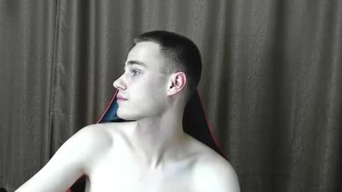 robert10211 online show from 10.06.25