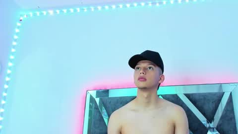 Snapshot of robertmiller21 chatting on 03.11.25 Robert Miller And Mael Thompson online show from 03.11.25