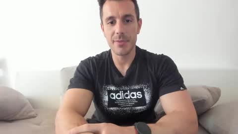 Snapshot of roberto4ever chatting on 04.23.26 roberto4ever online show from 04.23.26