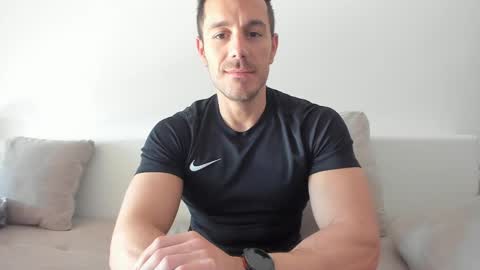 Snapshot of roberto4ever chatting on 04.25.26 roberto4ever online show from 04.25.26