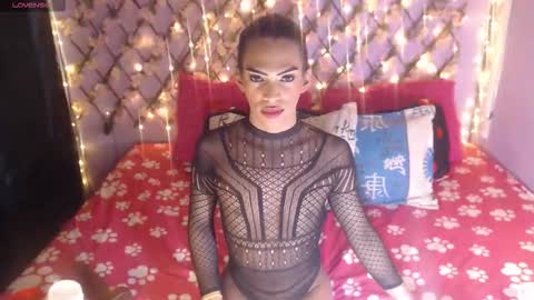 Snapshot of robinsonbaker chatting on 11.11.25 Margot Ferrer online show from 11.11.25