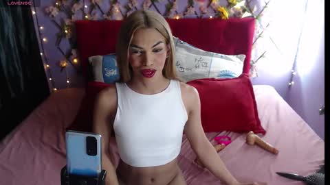 Snapshot of robinsonbaker chatting on 02.06.26 Margot Ferrer online show from 02.06.26