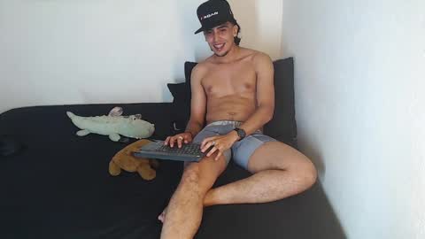 Snapshot of robisson_zack chatting on 04.11.26 Robisson Zack online show from 04.11.26