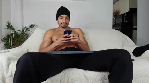 Snapshot of roby_millerr chatting on 10.23.25 roby_millerr online show from 10.23.25