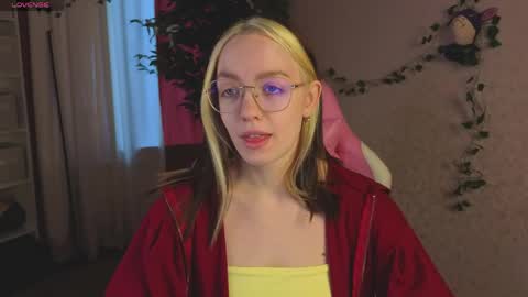 Snapshot of rockett_bunny chatting on 04.19.26 Rockett online show from 04.19.26