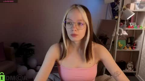 Snapshot of rockett_bunny chatting on 05.11.26 Rockett online show from 05.11.26