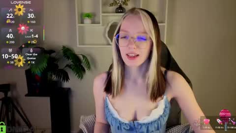 Snapshot of rockett_bunny chatting on 05.13.26 Rockett online show from 05.13.26