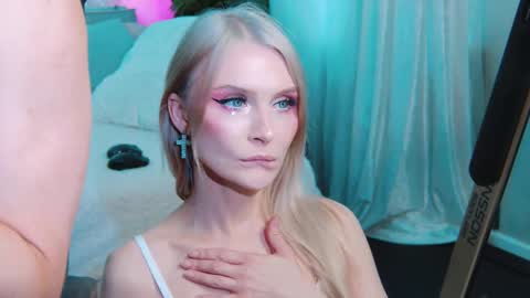 Snapshot of rockstarsgames chatting on 10.05.25 Lina and Den online show from 10.05.25