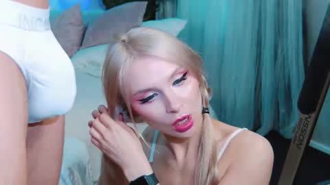 Snapshot of rockstarsgames chatting on 11.10.25 Lina and Den online show from 11.10.25