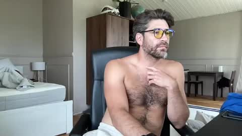 Snapshot of rogersterling11 chatting on 07.23.26 Roger Sterling online show from 07.23.26
