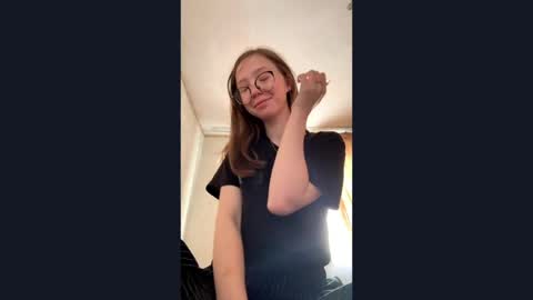 Snapshot of rogue_parcel chatting on 04.05.26 rogue_parcel online show from 04.05.26