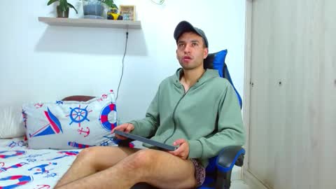 Snapshot of rolos_hot32 chatting on 10.09.25 rolos_hot32 online show from 10.09.25