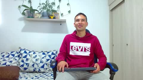 Snapshot of rolos_hot32 chatting on 12.02.25 rolos_hot32 online show from 12.02.25