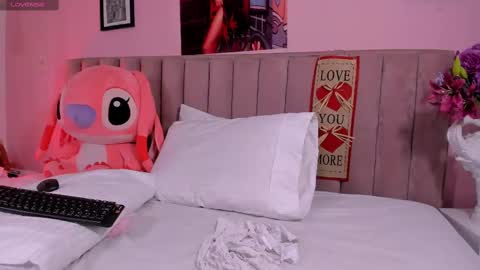 Snapshot of rolyloren chatting on 02.15.25 Marcela online show from 02.15.25