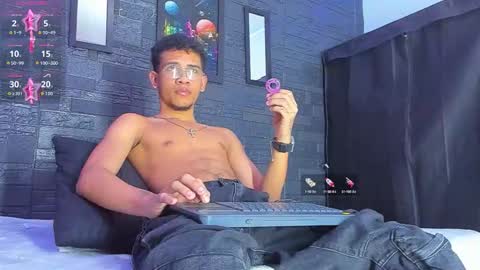 Snapshot of romancartier_ chatting on 09.09.25 Roman Cartier online show from 09.09.25