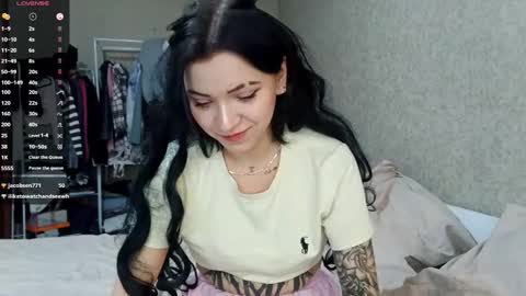 Snapshot of romeliahastert chatting on 11.10.25 Anica online show from 11.10.25