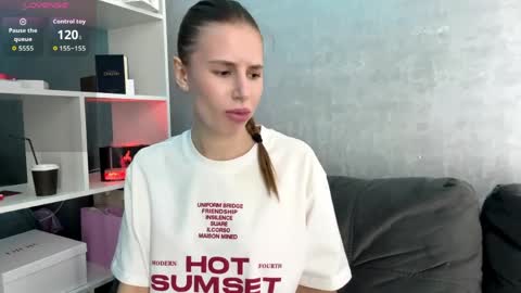 Ketlyn  is here now  help me get 50 thumbs up pls  online show from 04.06.26