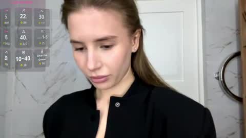 Ketlyn  is here now  help me get 50 thumbs up pls  online show from 04.07.26