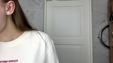 Ketlyn  is here now  help me get 50 thumbs up pls  online show from 04.09.26