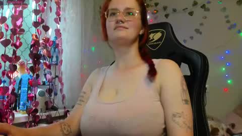 Snapshot of roniya_v chatting on 05.15.26 Spicy lady Kristy online show from 05.15.26