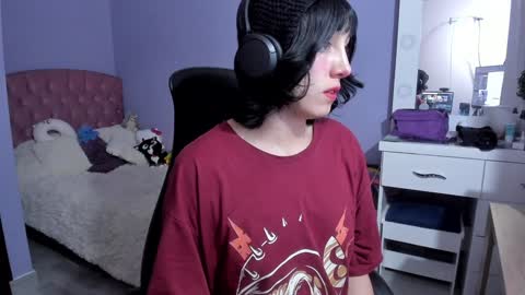 Snapshot of room312_ chatting on 12.13.24 Twelve 3 Inst Twelve 312002 Twitter Room312 2002 online show from 12.13.24