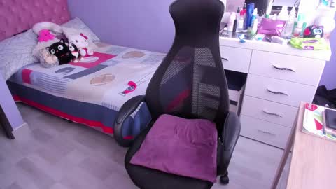 Snapshot of room312_ chatting on 02.15.25 Twelve 3 Inst Twelve 312002 Twitter Room312 2002 online show from 02.15.25