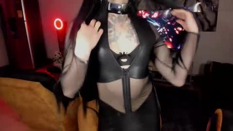 Snapshot of room911 chatting on 03.21.26 herreraisa offical online show from 03.21.26