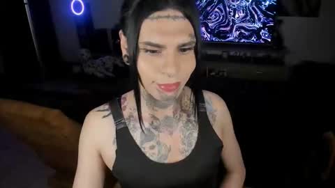 Snapshot of room911 chatting on 03.25.26 herreraisa offical online show from 03.25.26