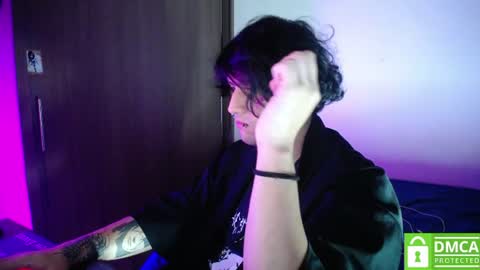 Snapshot of room_hot_x chatting on 06.25.26 ken online show from 06.25.26