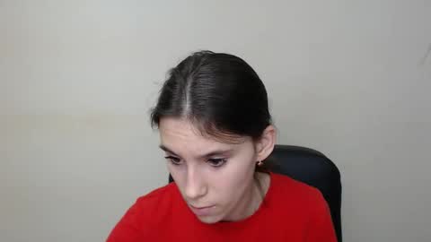 Snapshot of rosalais_ chatting on 09.23.25 Rose online show from 09.23.25